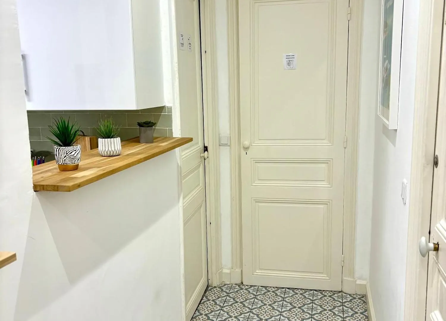 Les Chambres De Cedric Iconic Tram Gare Nice Ville Pour Personnes Calmes Homestay