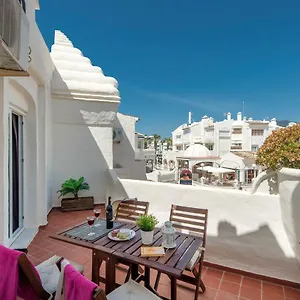 https://happy-puerto-marina.es-andalucia.com