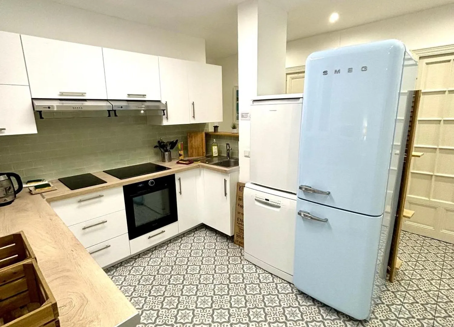 Les Chambres De Cedric Iconic Tram Gare Nice Ville Pour Personnes Calmes Проживание в семье