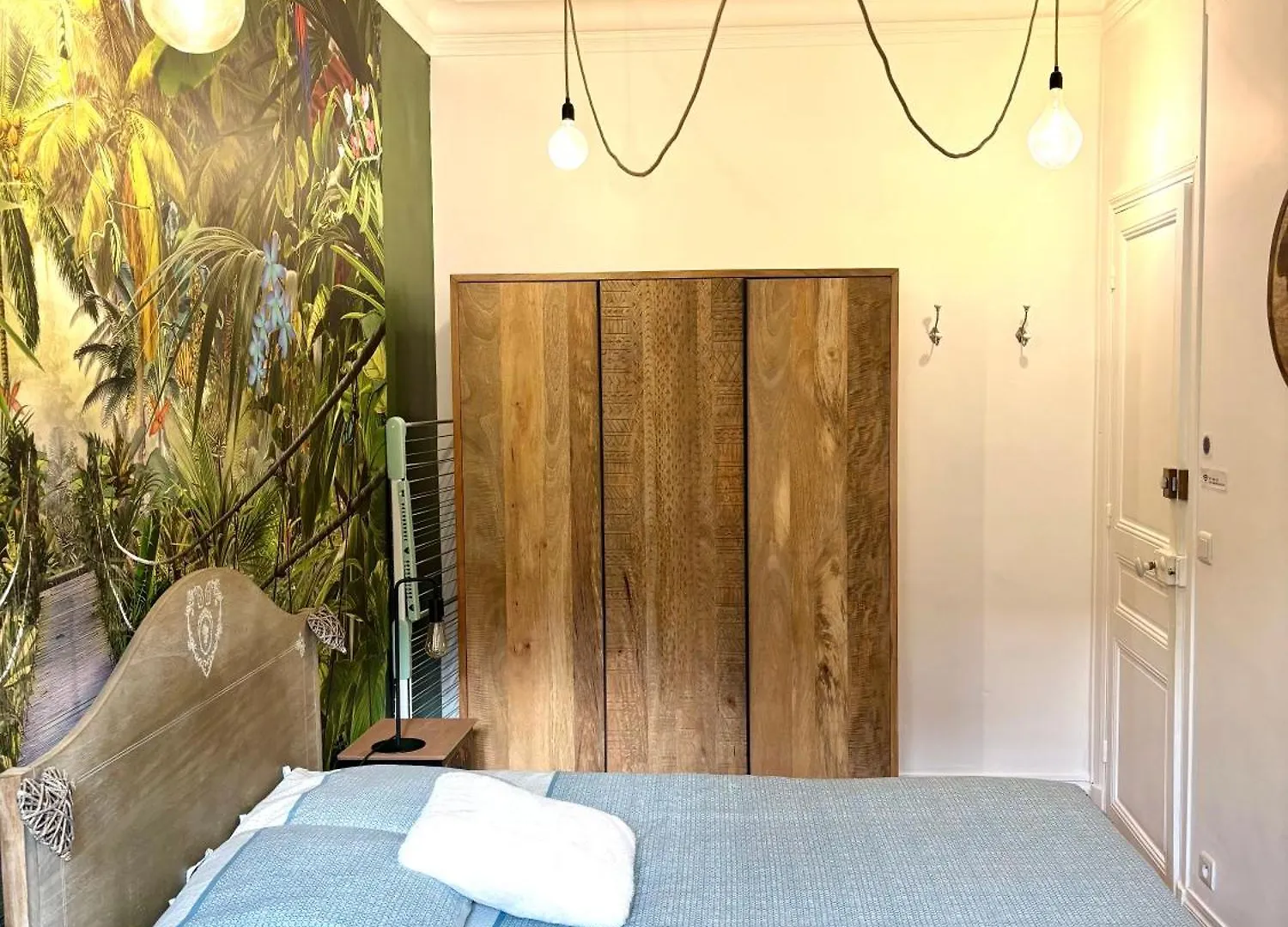 Les Chambres De Cedric Iconic Tram Gare Nice Ville Pour Personnes Calmes Проживание в семье