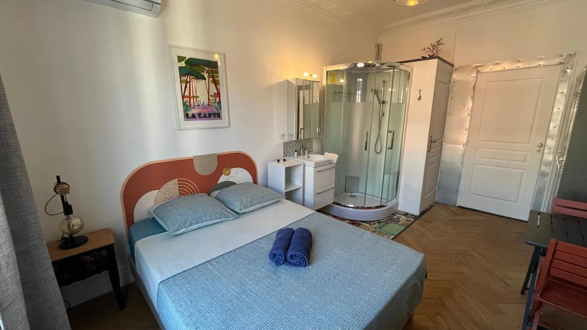 Habitación en casa particular Les Chambres De Cedric Iconic Tram Gare Nice Ville Pour Personnes Calmes