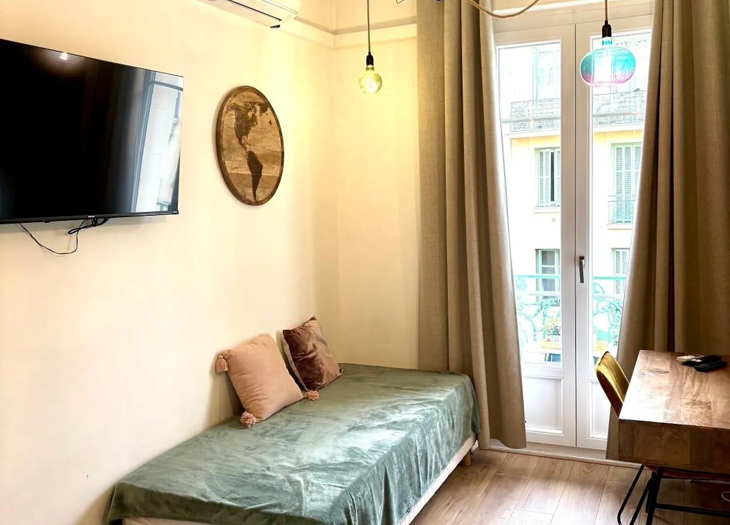 Habitación en casa particular Les Chambres De Cedric Iconic Tram Gare Nice Ville Pour Personnes Calmes Francia