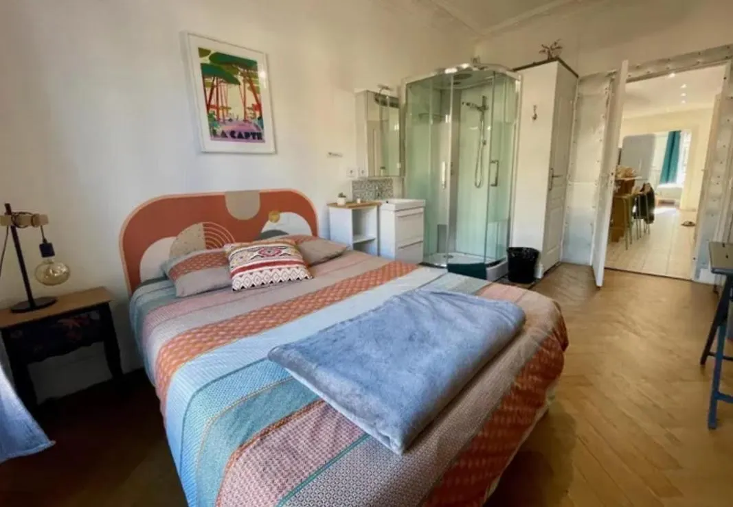 Habitación en casa particular Les Chambres De Cedric Iconic Tram Gare Nice Ville Pour Personnes Calmes Francia